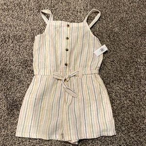 Kids Old Navy romper size medium(8). Never worn.